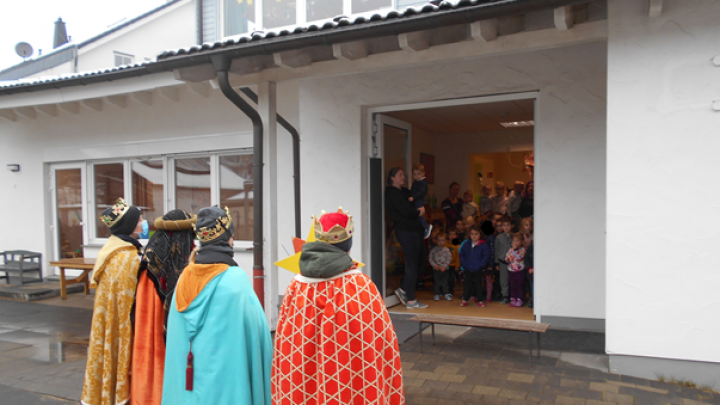 Sternsinger besuchen St. Josef Kindergarten Attendorn