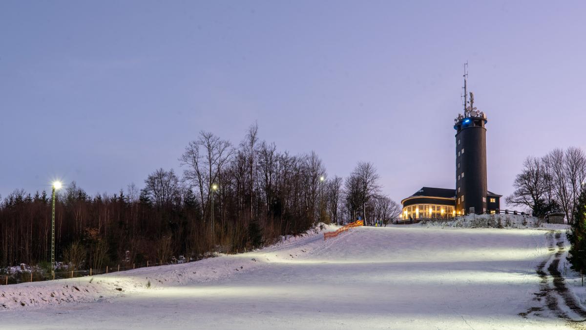 Der Skiclub Lennestadt hat seinen Lift an der Hohen Bracht seit einigen Tagen geöffnet. von Nils Dinkel