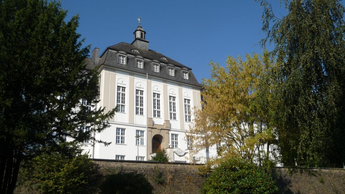 Das St.-Ursula-Gymnasium Attendorn. von privat