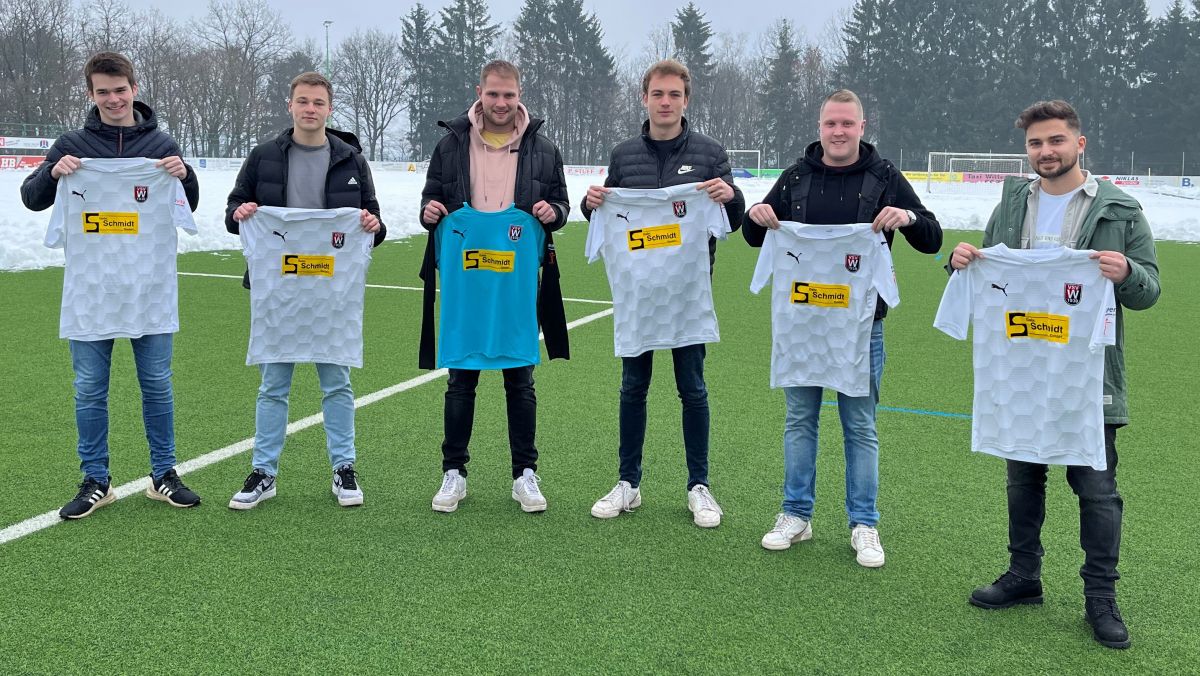 Die Neuzugänge des VSV Wenden (von links): Leon Schönauer, Nico Schulte, Daniel Stahl, Silas Kappenstein, Max Stahl und Cem Özer. von VSV Wenden
