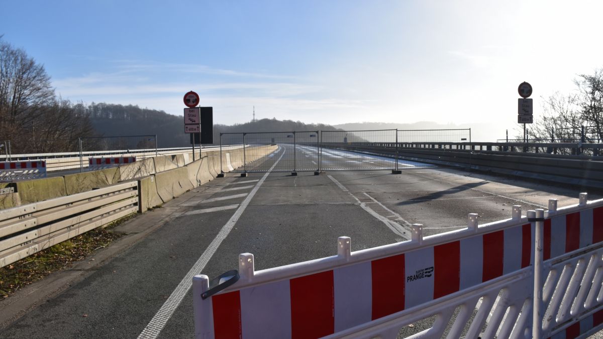 Die gesperrte Talbrücke Rahmede der A 45. von Autobahn Westfalen/Susanne Schlenga