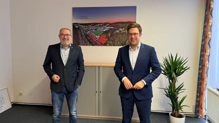 Florian Müller besuchte in Finnentrop Bürgermeister Achim Henkel (links) im Rahmen seines...