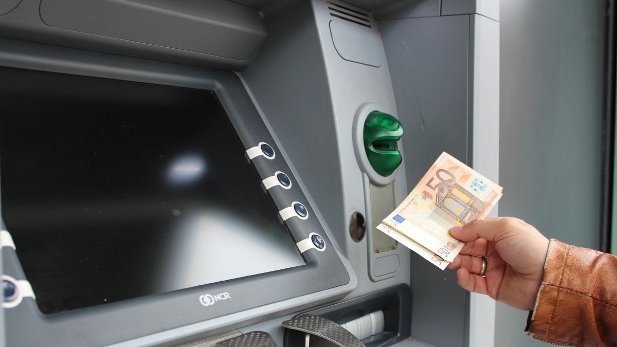 Kunden der Sparkasse und der Volksbank können ab 1. Februar, den gemeinsamen Geldautomaten beider Geldinstitute in der ehemaligen Sparkasse nutzen. von privat