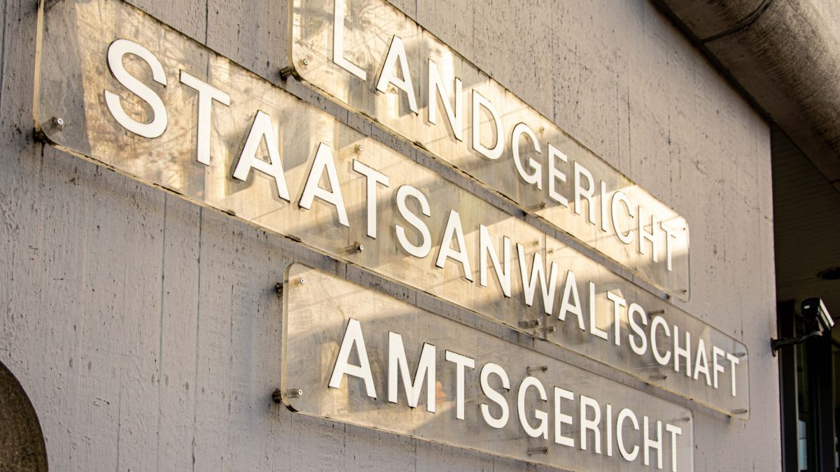 Der Fall eines Lennestädters, der seine Stieftochter sexuell misshandelt haben soll, wird am Siegener Landgericht neu aufgerollt. von Nils Dinkel