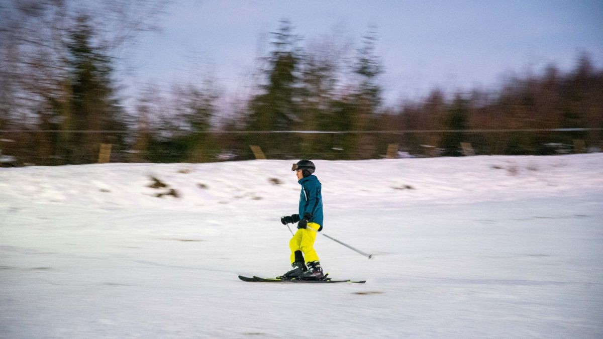 Der Skiclub Lennestadt hat seinen Lift an der Hohen Bracht seit einigen Tagen geöffnet. von Nils Dinkel