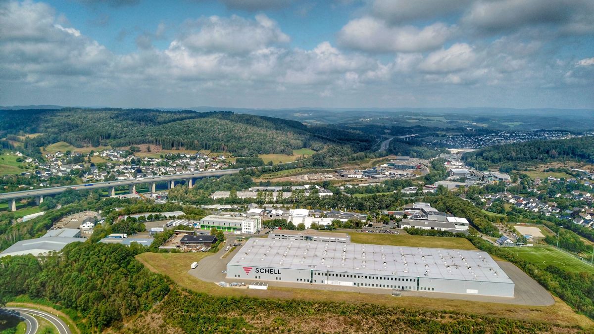 Symbolfoto: Wer weiß, ob sich in diesem Industriegebiet im Kreis Olpe nicht ein Weltmarktführer versteckt? von Nils Dinkel
