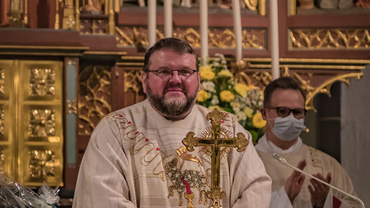 Im April finden im Pastoralen Raum Lennestadt die Wahlen zum Pfarrgemeinderat statt. Pastor Markus Leber freut sich, wenn viele Gemeindemitglieder an den Wahlen teilnehmen. von f-o-t-o-s.de