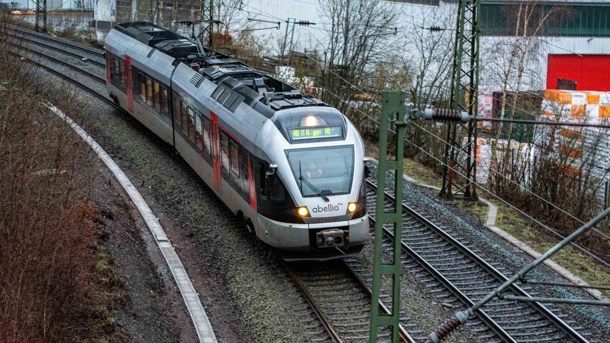 Abellio NRW ist am Montag, 31. Januar, letztmals auf der Ruhr-Sieg-Strecke unterwegs gewesen. Den Notbetrieb stellt die DB Regio ab den 1. Februar sicher. von Nils Dinkel