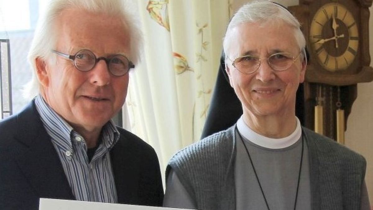 Schwester Mariata Kemper und Prof. Bernhard Tenckhoff vor ein paar Jahren bei einem ihrer Besuche in Burbecke. von Nicole Voss
