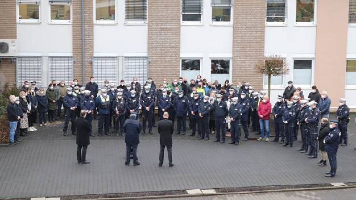 Etwa 70 Polizei-Beschäftigte kamen zu einer Gedenkveranstaltung zusammen. von Polizei Olpe