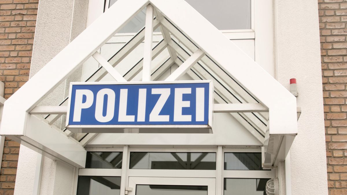 Täglich nehmen die Polizei-Dienststellen im Kreis Olpe Anzeigen wegen Online-Betrugs entgegen. von Nils Dinkel