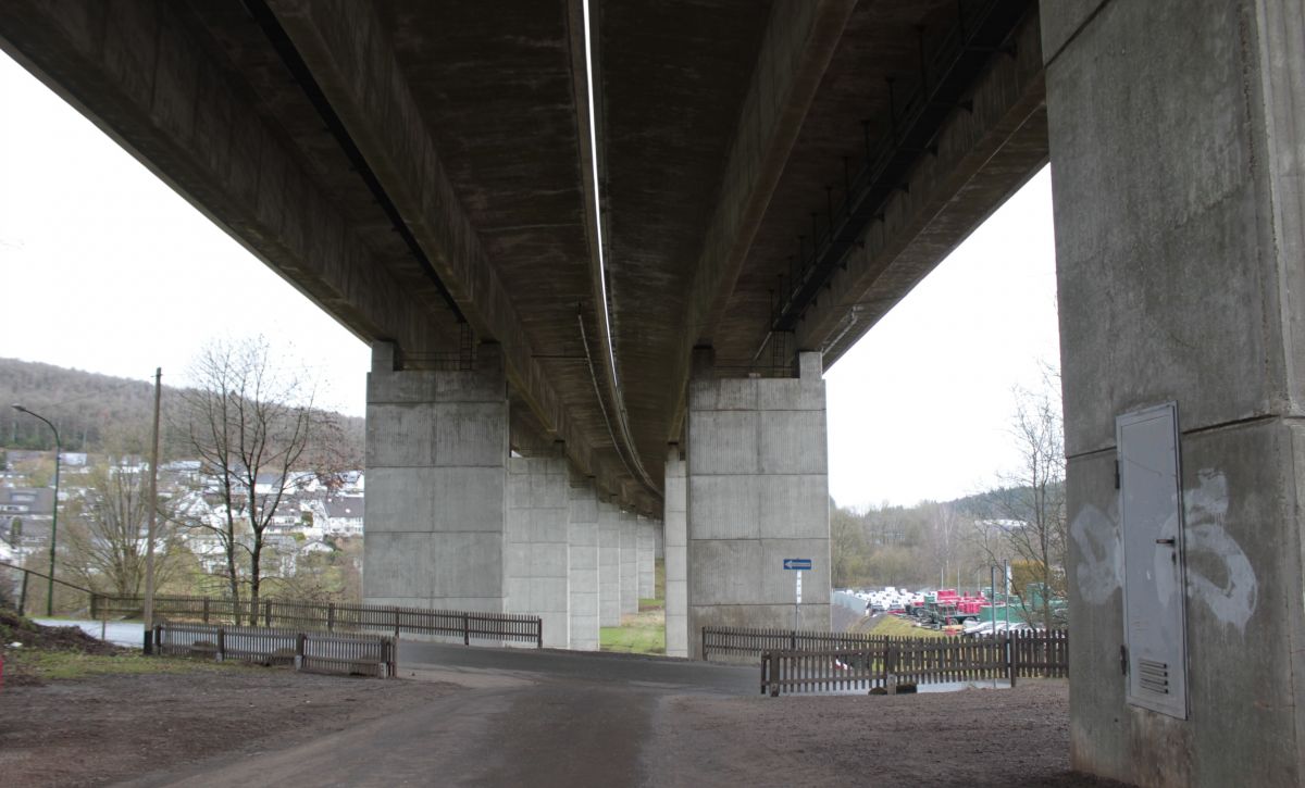 Die Talbrücke Saßmicke der A 45 wird demnächst verstärkt. von Wolfgang Schneider