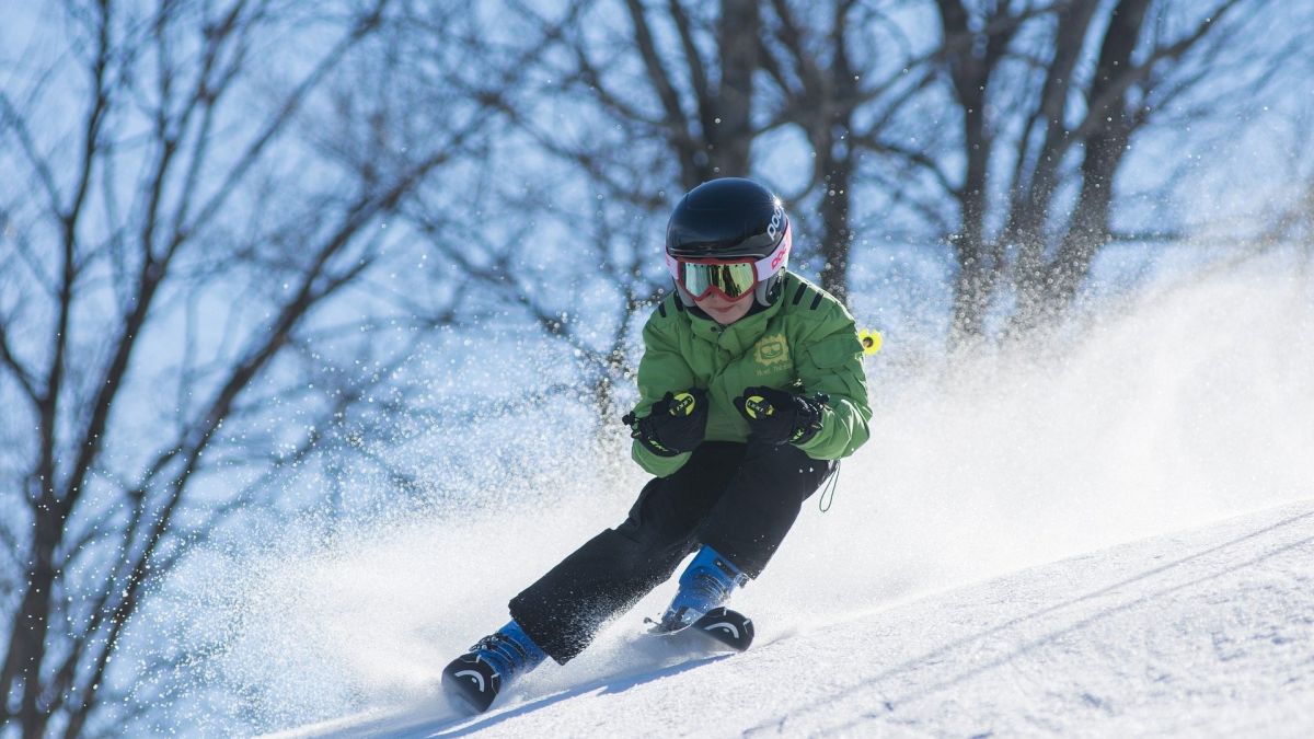 Jugendliche ab 14 Jahren können am alpinen Skitraining teilnehmen. von Pixabay.com