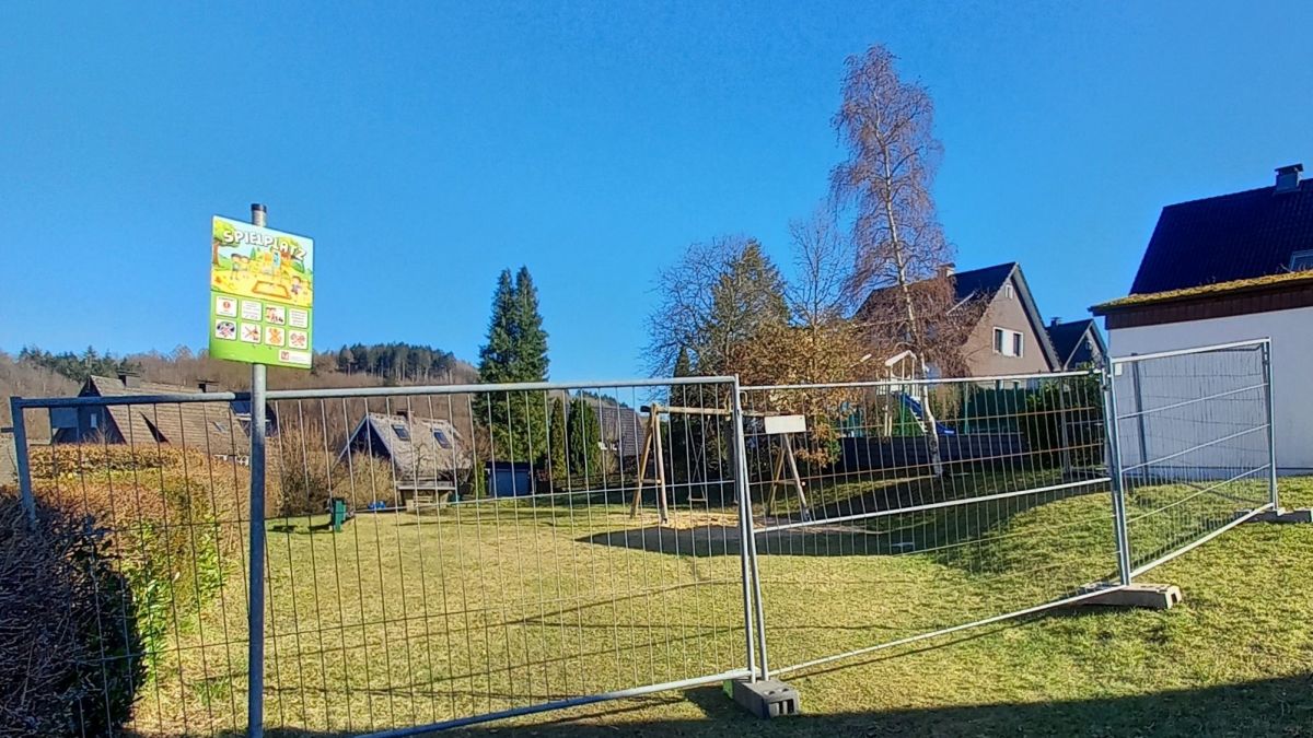 Der Olper Spielplatz im Johannesweg wird dauerhaft geschlossen. von Stadt Olpe