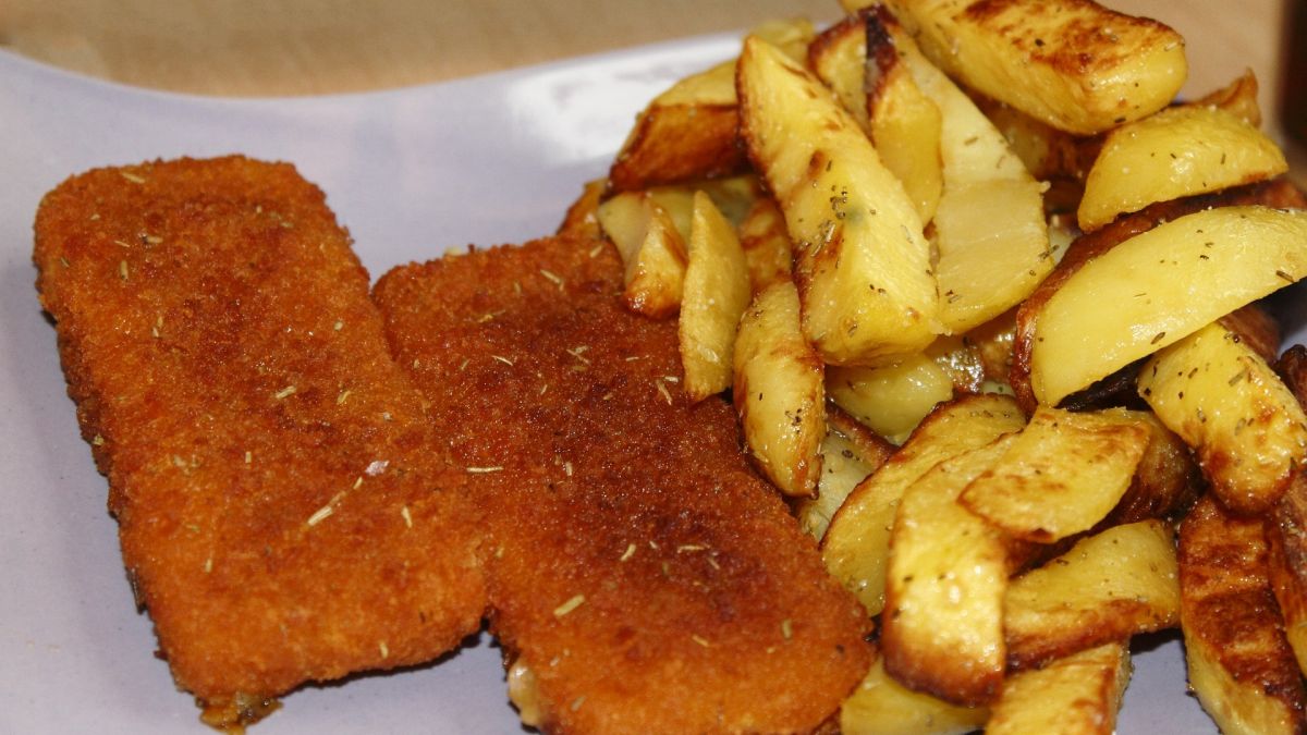 Am Montag wird im Jugendzentrum Attendorn ein Klassiker von der Insel aufgetischt: Fish and Chips. von Symbolfoto Pixabay