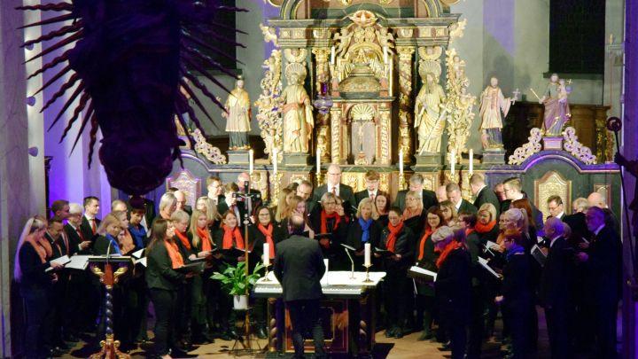 Gemeinsam mit dem Frauenchor „Nova Cantica“ sowie Solisten und Organisten laden Männerchor,...