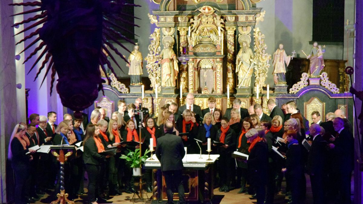 Gemeinsam mit dem Frauenchor „Nova Cantica“ sowie Solisten und Organisten laden Männerchor, Gemischter Chor sowie Junger Chor „Chorazon“ Möllmicke zur Geistlichen Abendmusik und Friedensgebet in die Pfarrkirche St.-Severinus Wenden ein. von Joachim Jung