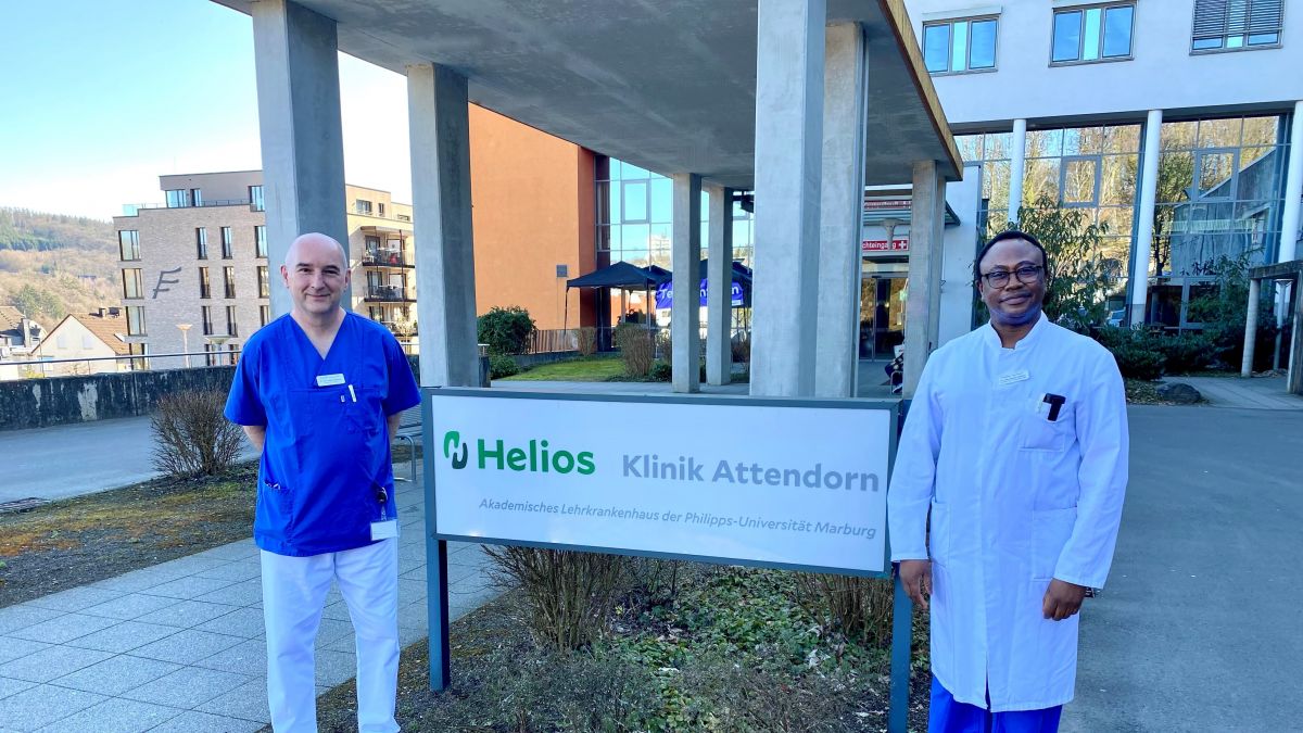 Dr. Mathias Bebobru freut sich auf die Zusammenarbeit mit seinem neuen Kollegen Dr. Stefan Bollmann (links im Bild). von Melissa Bäcker