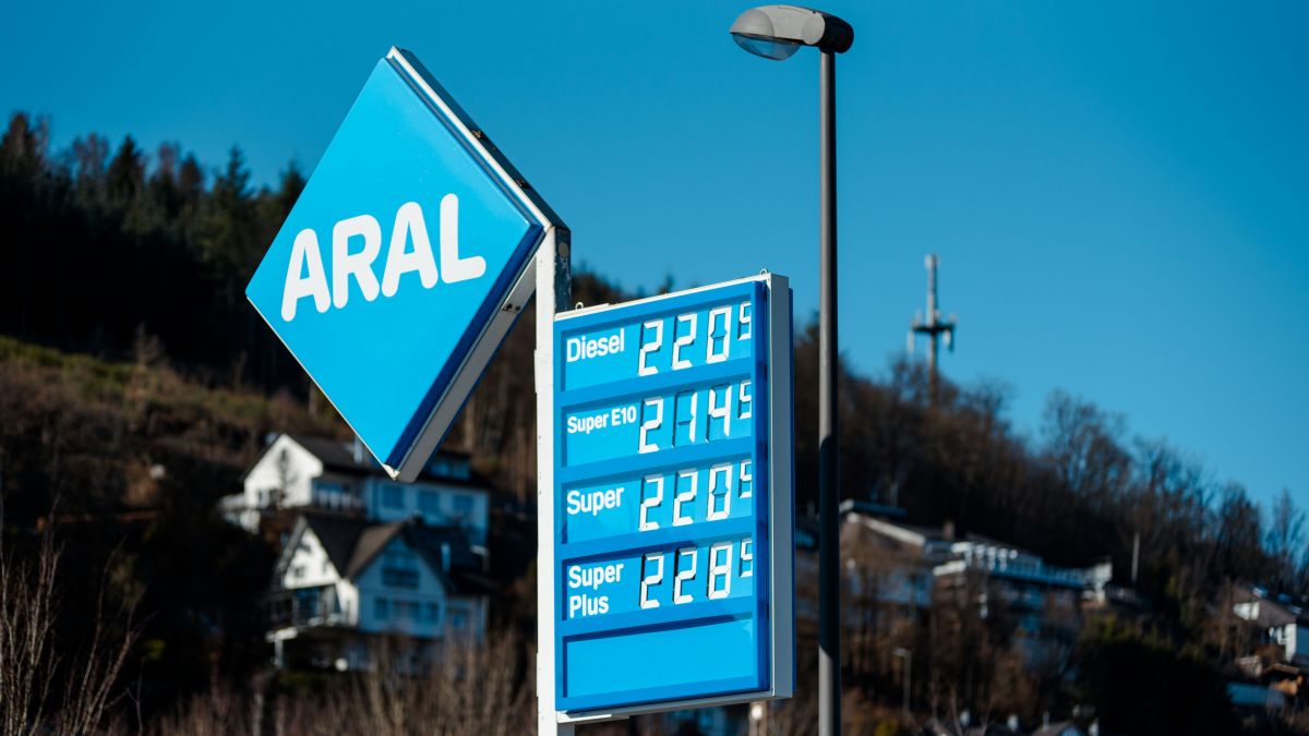 Der Kraftstoffpreis am Dienstag, 8. März, lang weit über zwei Euro. von Nils Dinkel