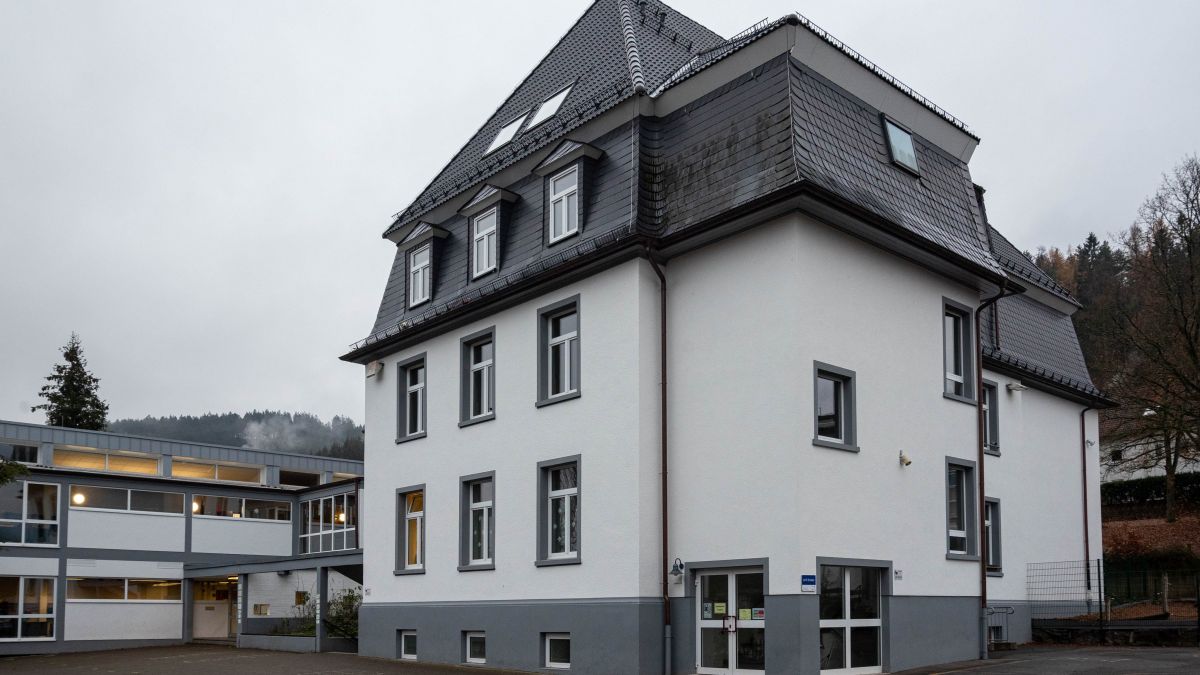 Die Grundschule in Altenhundem: Der zuständige Ausschuss stimmte jetzt den neuen Plänen zum Umbau und zur Sanierung zu. von privat