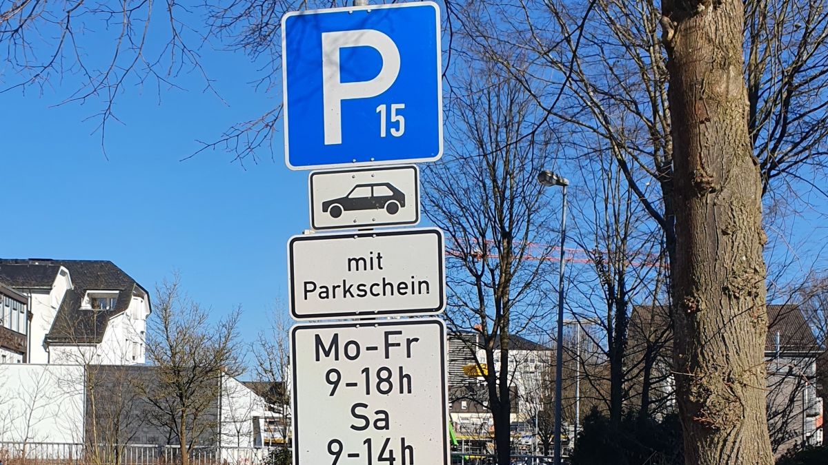 Der Parkplatz B 15 an der Ecke Bahnhofstraße/Am Biggeufer wird gesperrt. von Stadt Olpe