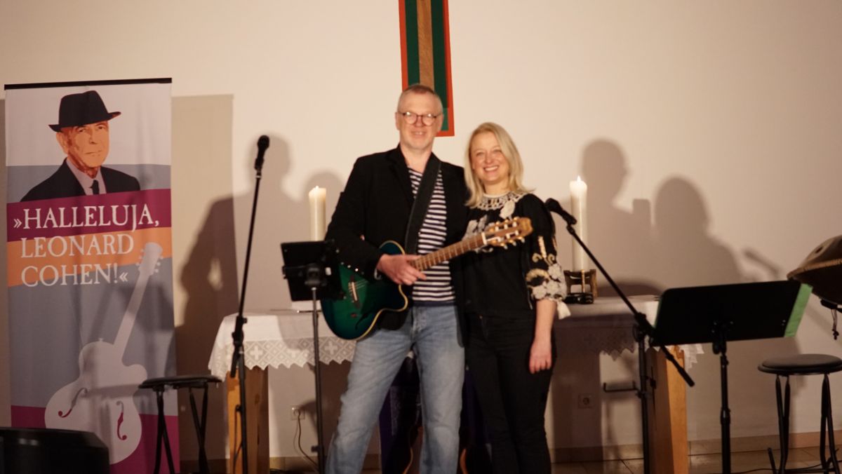 Das Duo „Stine & Stone“, Uwe Birnstein und Kerstin Kipp, war zu Gast in der Ev. Kirche in Grevenbrück. von privat