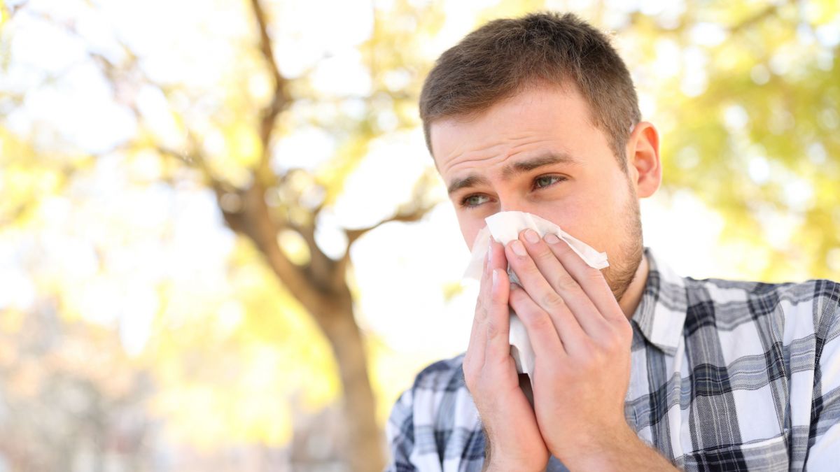 Mit den frühlingshafte Temperaturen fliegen die ersten Pollen und eröffnen für Allergiker im Kreis Olpe die Leidenszeit. von AOK/hfr.