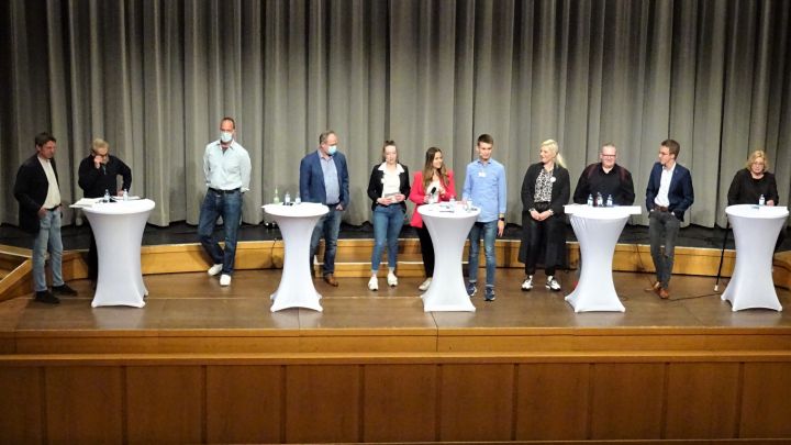 Landtagskandidaten im Wahlkreis Olpe stellen sich den Fragen des Olper Jugendparlaments