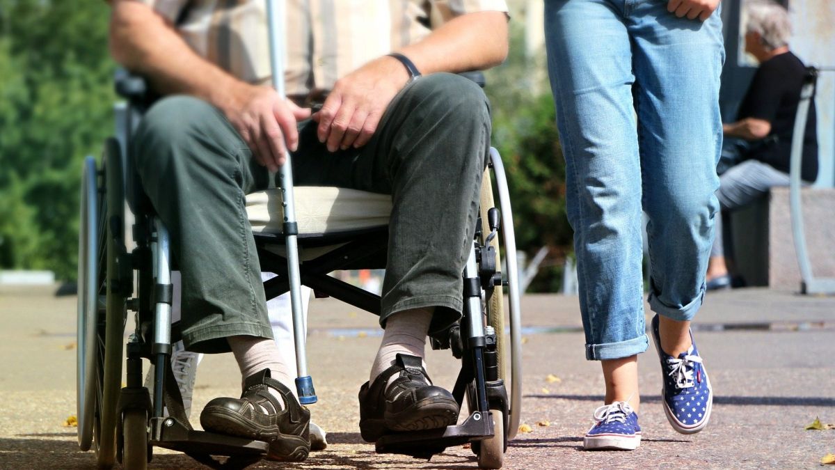 Menschen mit Behinderungen, die den Bundesfreiwilligendienst leisten möchten, sollen unterstützt werden. von Pixabay.com