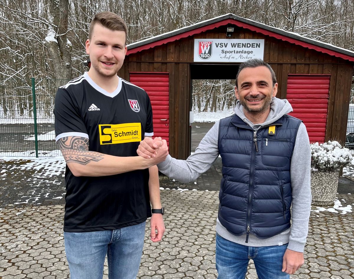 Die sportliche Leitung Kemal Topal gemeinsam mit Neuzugang Kevin Stamm. von VSV Wenden