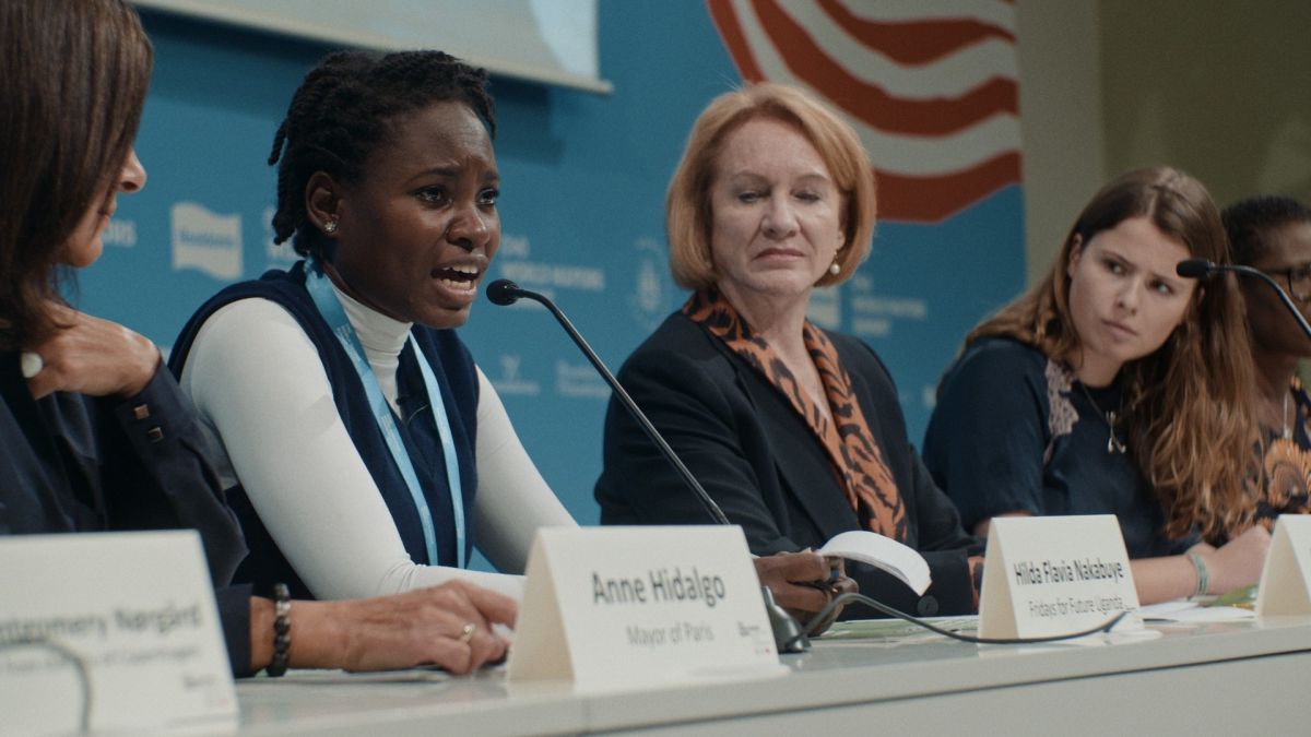 Ausschnitt aus dem Film „Dear Future Children“ - Hilda hält eine berührende Rede auf dem internationalen Klimagipfel in Kopenhagen 2019. von Camino Filmverleih