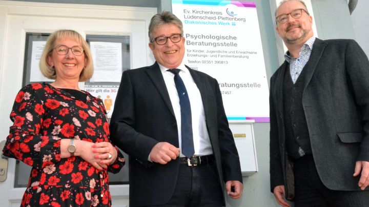 Diakonie-Geschäftsführerin Iris Jänicke und Superintendent Dr. Christof Grote (rechts)...