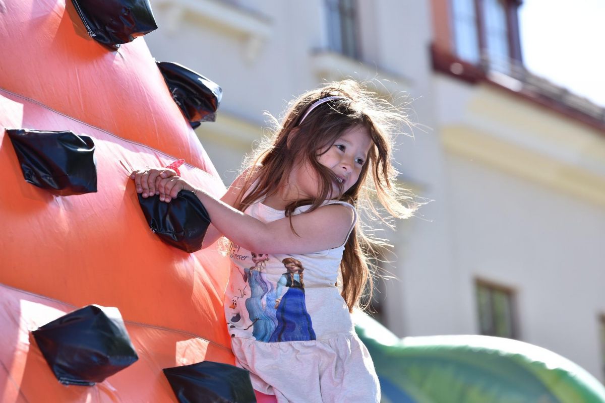 Auch Kinder kommen beim Frühlingsmarkt mit zahlreichen Attraktionen, darunter einer Hüpfburg, voll auf ihre Kosten. von Pixabay