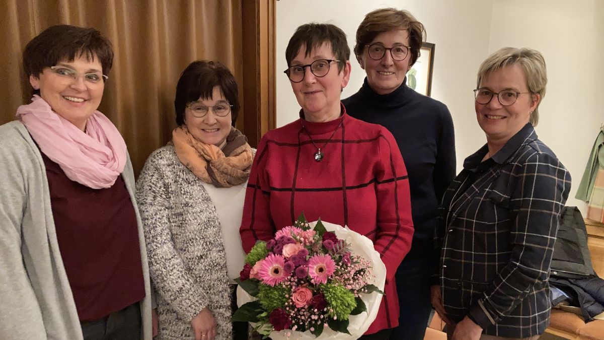 Bernadette Schörmann (Mitte) wurde nach 20 Jahren als Mitglied im Vorstand der Caritas-Konferenz verabschiedet. von privat
