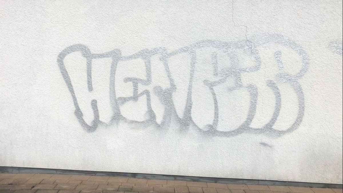 Eines der Graffiti. von Polizei Olpe