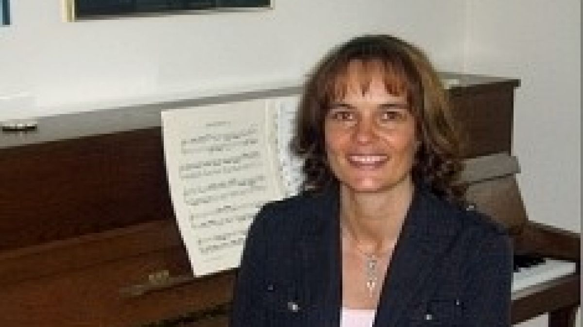 Chorleiterin Manuela Droste-König leitet den Chor seit 25 Jahren. von Archivfoto: Gemischter Chor Serkenrode