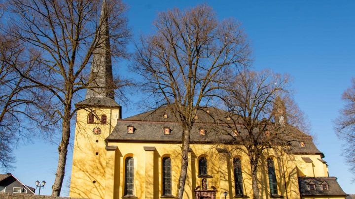 Die Pfarrkirche in Wenden.