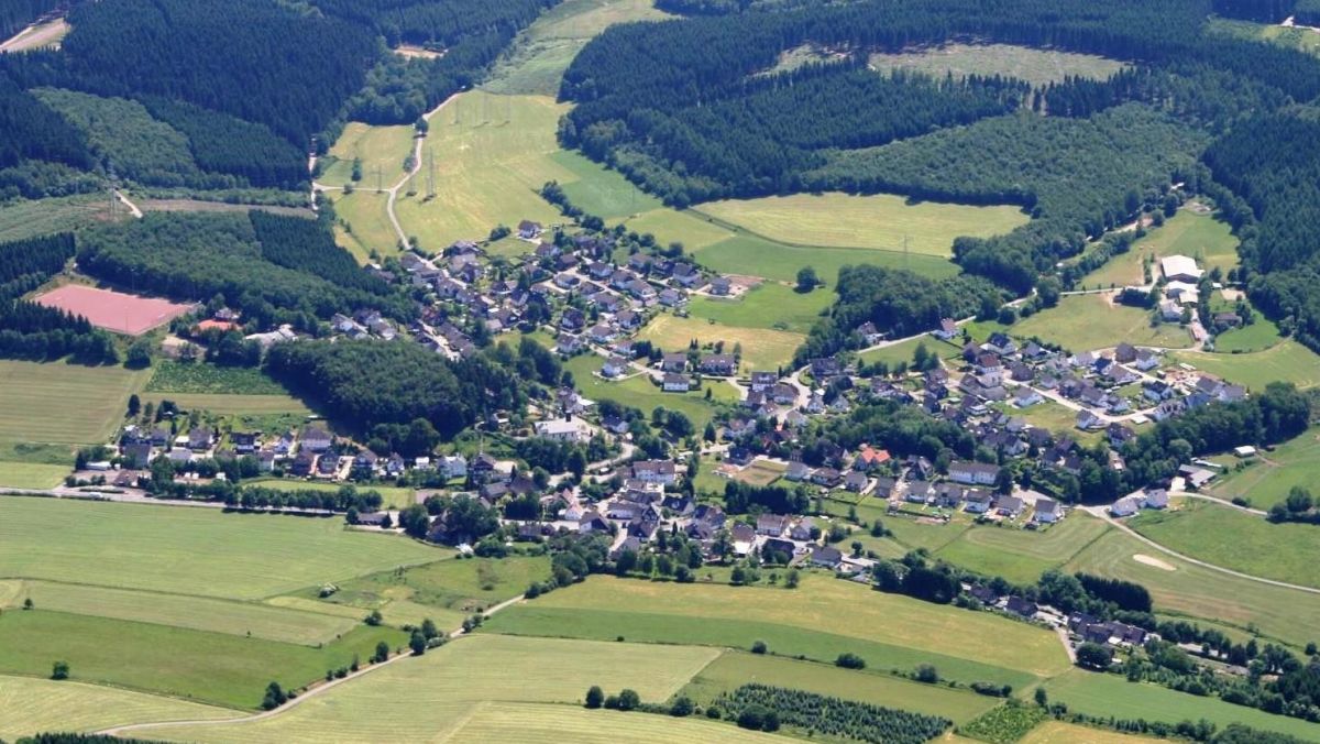 Das Dorf Altenkleusheim. von Stadt Olpe