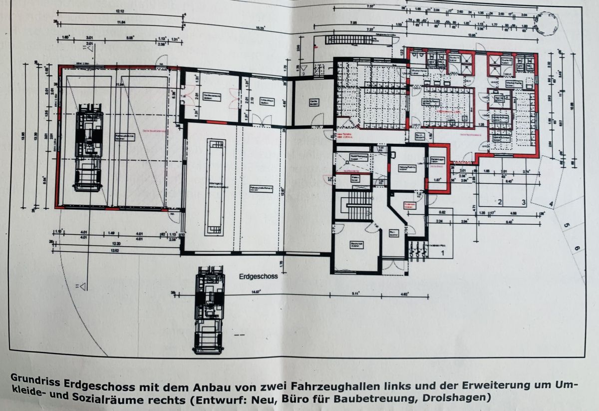 Der Grundriss des Erdgeschosses, das u.a. um zwei Fahrzeughallen vergrößert wird. von Annkathrin Baranek