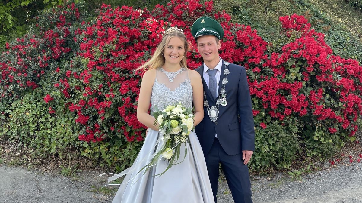 Sören Sondermann und Anna Kemper sind das Königspaar von Wegeringhausen. von Thomas Fiebiger