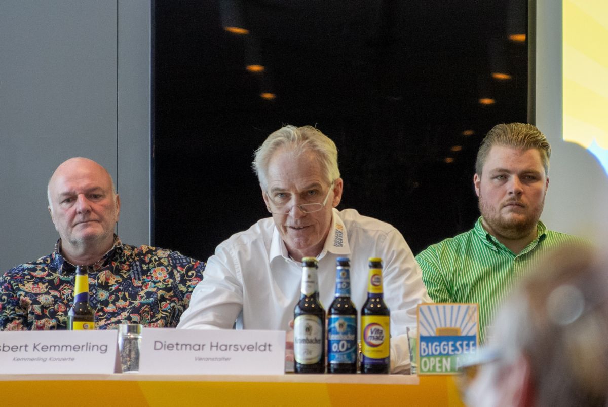 Gisbert Kemmerling, Dietmar und Lars Harsveldt (von links) stellten das Projekt im Dezember 2019 bei einer Pressekonferenz vor. Kurz darauf begann die Corona-Pandemie. von Archivfoto: Nils Dinkel