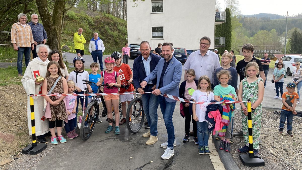Neuer Radweg „Am Königsberg“ in Würdinghausen feierlich eröffnet