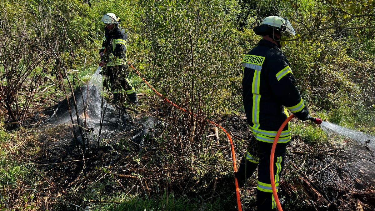 Die Feuerwehr ist am Montagmorgen, 9. Mai, zu einem Waldbrand in Schönau ausgerückt. von Gemeinde Wenden