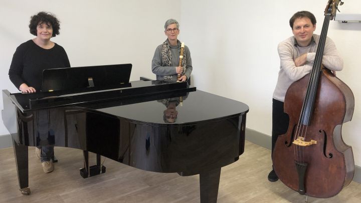 Anne Valperz, Ute Egenolf und Giorgi Kvlividze (v.l.) musizieren beim Vorstellungskonzert der neuen...