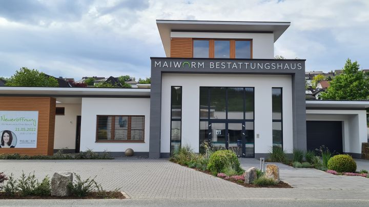 Bestattungshaus Maiworm bezieht modernen Neubau mit großer Trauerhalle