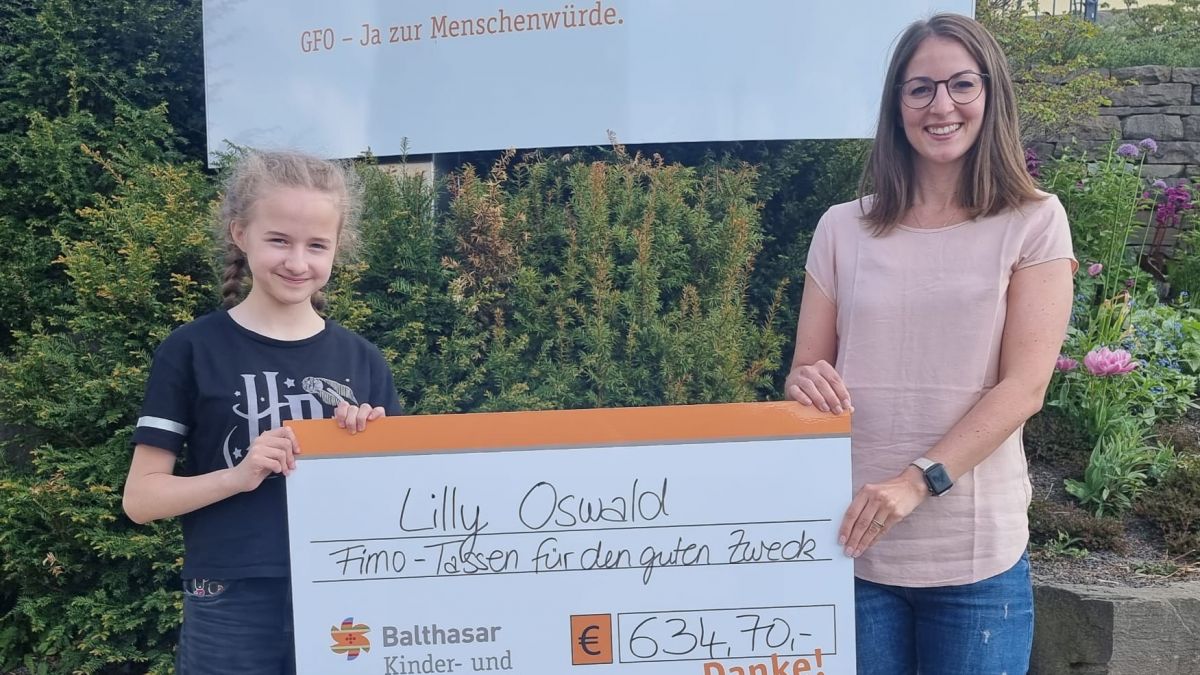 Lilly Oswald gestaltet Tassen und spendet 635 Euro ans Kinderhospiz