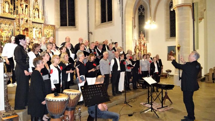 Ein beeindruckendes Chorkonzert mit fünf Chören fand jetzt in der Pfarrkirche Altenhundem statt.
