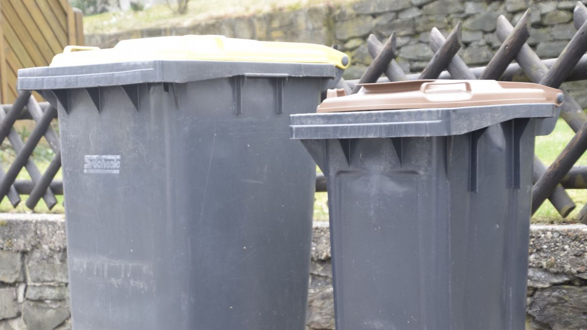 Keine Schadstoff in der Restmülltonne entsorgen. von privat