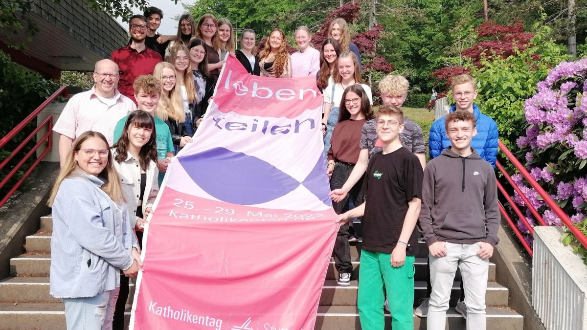 Die Jugendlichen aus dem Südsauerland, hier die Gruppe des Gymnasiums Maria Königin, sind gespannt auf ihren Einsatz beim Katholikentag in Stuttgart. von privat