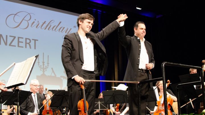 Zwei, die ihr Handwerk perfekt beherrschen: Geiger Alekesey Semenenko (links) und Dirigent Amar...